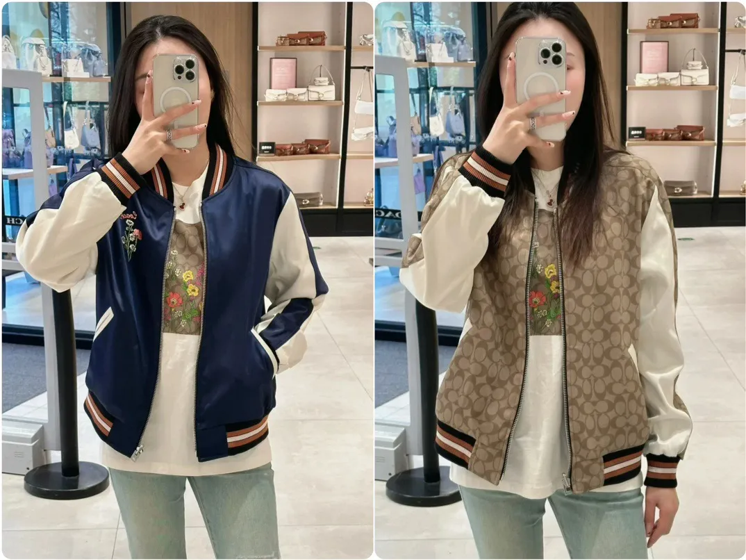 Model pictures for two wears in one! COACH New Arrival women's jacket is here. Kou's New Arrival embroidered reversible baseball jacket for women. Super beautiful reversible baseball jersey. Produced by a major trading factory. Excellent quality. The quantity is not large, only about 500 pieces. But it's also very fragrant. One side is made of high-weight Navy Blue satin fabric. This fabric is absolutely amazing. Ordinary satin fabrics on the market are either soft and shapeless. Or the texture is rough and not delicate enough. The more delicate the fabric, the higher the fabric requirements. The fabric woven with forty-eight double yarns and three yarns is not only as delicate as Dove chocolate. And just hanging it flat there is very classy. I have tried it countless times and there is absolutely no snagging. The grass embroidery on the front chest can be said to be very three-dimensional. Perfectly complementing each other. Wearing it on the reverse side is a combination of color-blocked C all-over print and satin fabric. Classic is revealed in a low profile. All sizes available in complete packaging. Size: S-L (reversible) Color: Navy Blue (presbyopia reversed) (Material: polyester fiber) S size: length 59CM, bust 120CM, shoulder raglan (raglan) 72CM, reference weight 90-105 catties M size: length 61CM, bust 124CM, shoulder raglan (raglan) 74CM, reference weight 105-115 catties L size: length 63CM Bust 128CM, shoulder sleeves (raglan) 76CM, reference weight 115-130 catties